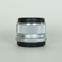 OLYMPUS M.ZUIKO DIGITAL 25mm F1.8 OLYMPUS M.ZUIKO DIGITAL 25mm F1.8