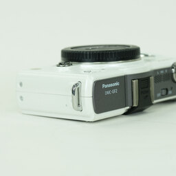 Panasonic LUMIX DMC-GF2-K ボディ ホワイト Panasonic LUMIX DMC-GF2-K ボディ ホワイト