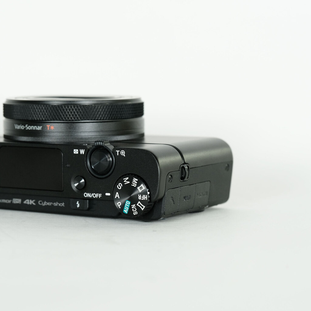 SONY Cyber-shot DSC-RX100M7