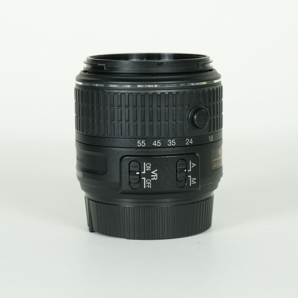 Nikon AF-S DX NIKKOR 18-55mm f3.5-5.6G VR IIの出品 | ONE SCENE