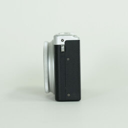 FUJIFILM XQ2 シルバー FUJIFILM XQ2 シルバー