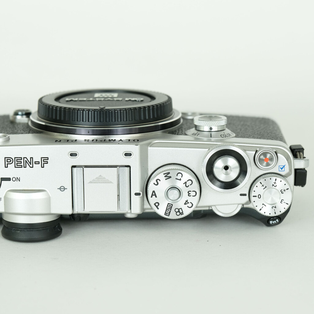 OLYMPUS PEN-F