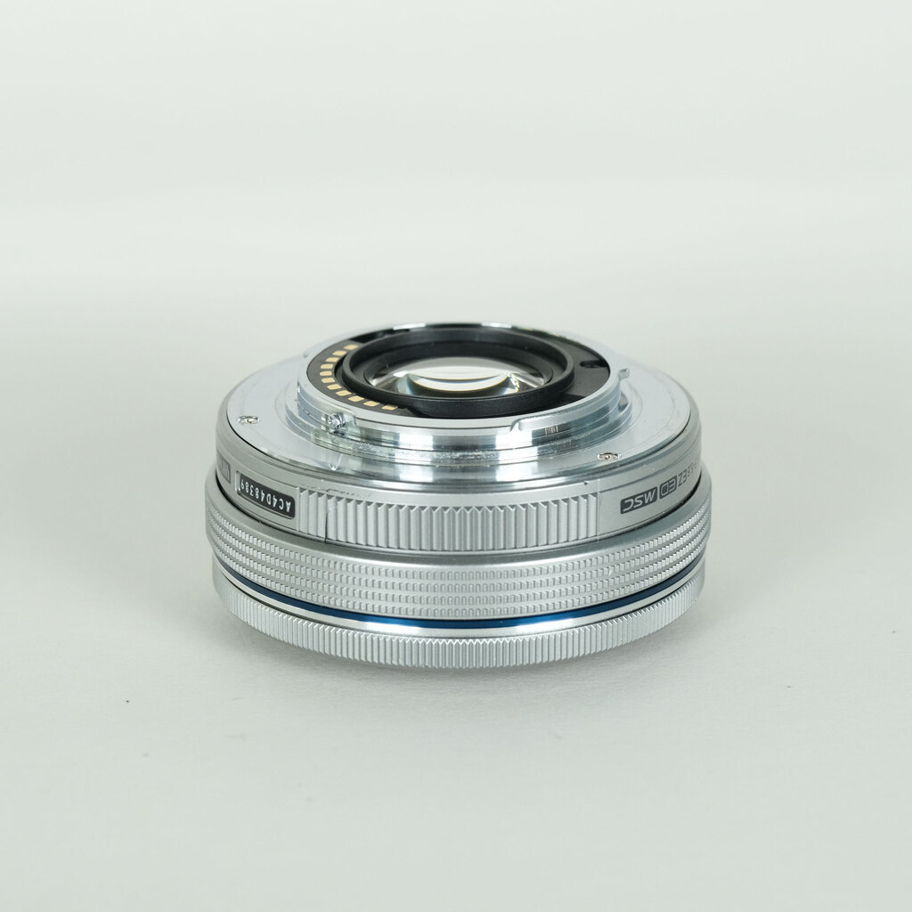 OLYMPUS M.ZUIKO DIGITAL ED 14-42mm F3.5-5.6 EZ シルバーの出品