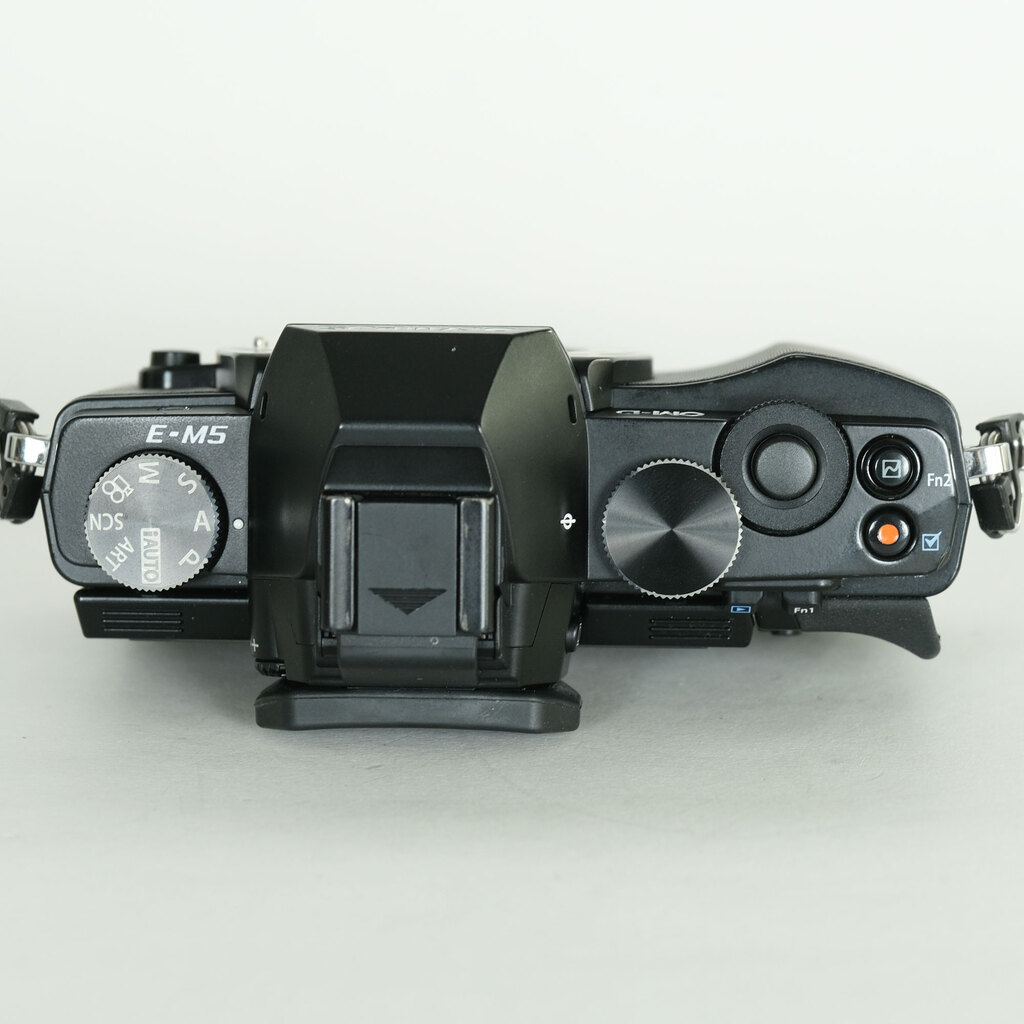 OLYMPUS OM-D E-M5 ボディ ブラック