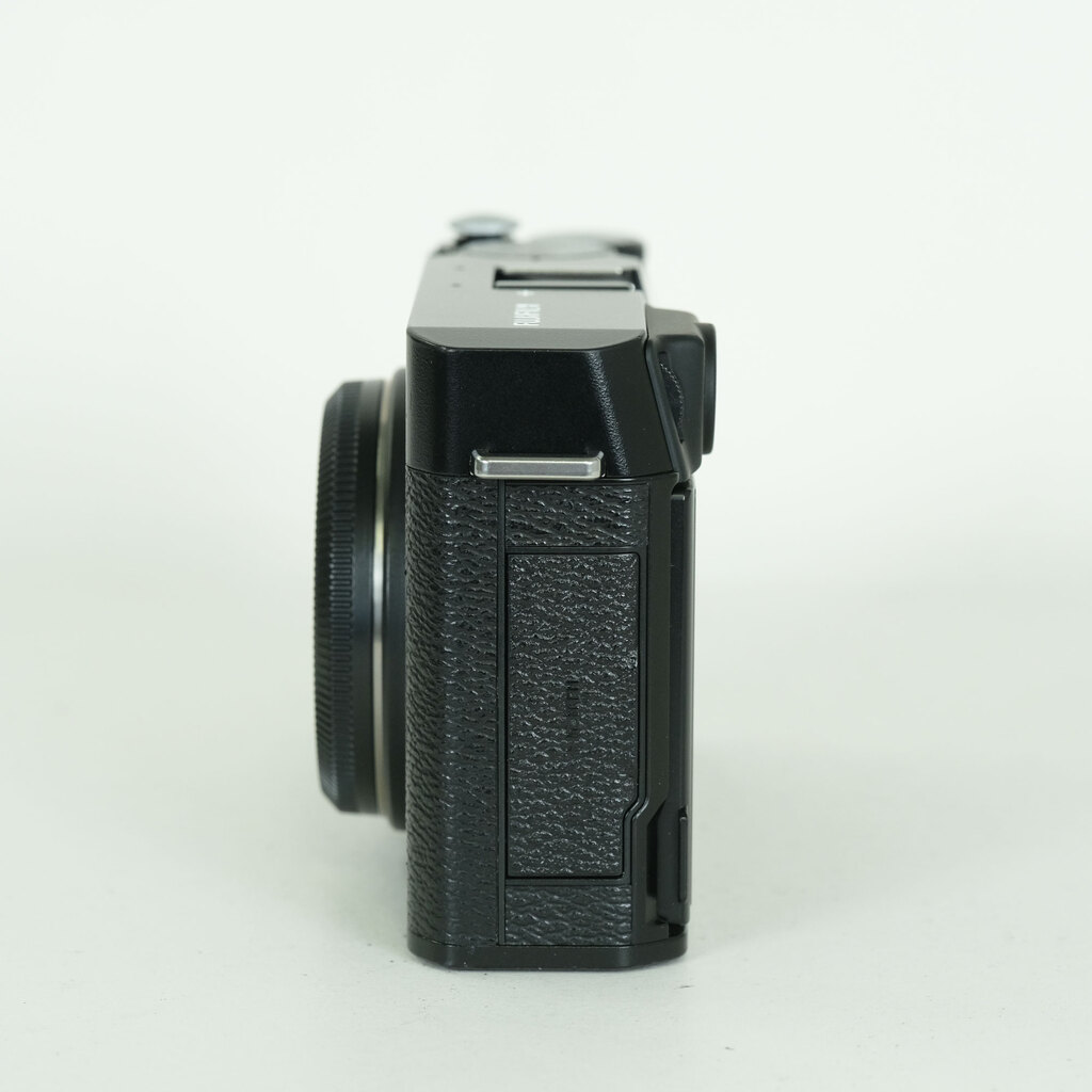 FUJIFILM X-E4
