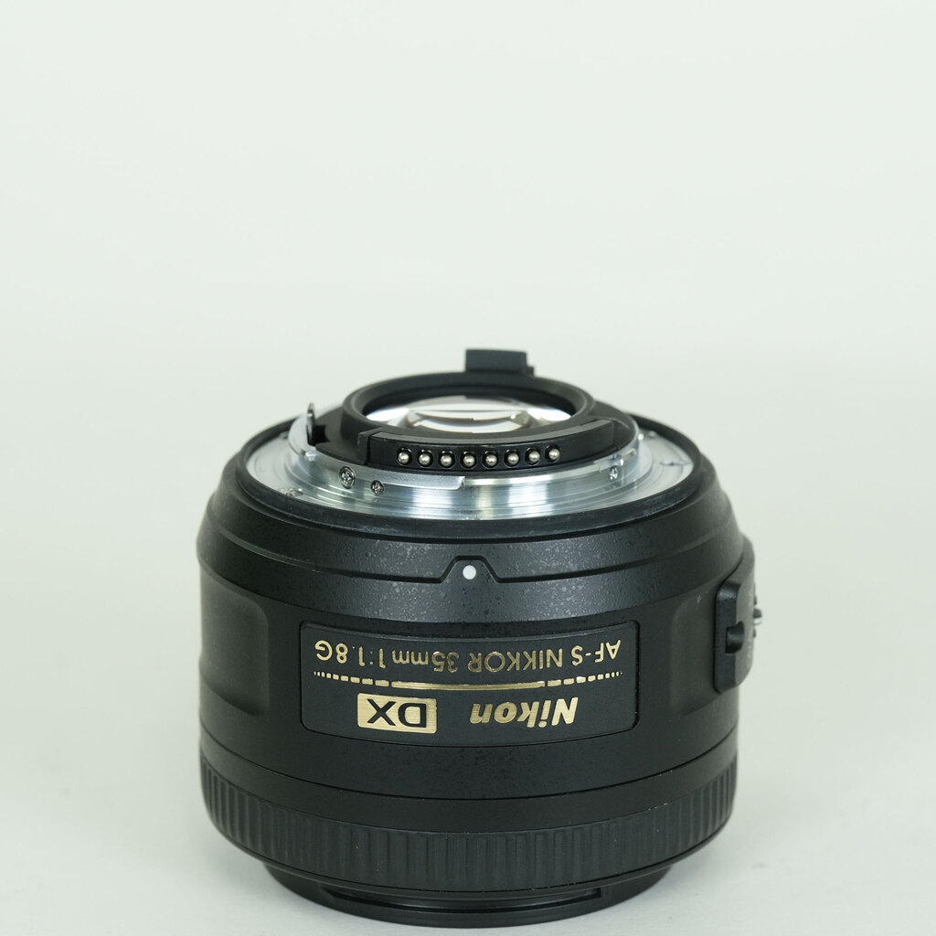 Nikon AF-S DX NIKKOR 35mm f/1.8G Nikon AF-S DX NIKKOR 35mm f/1.8G