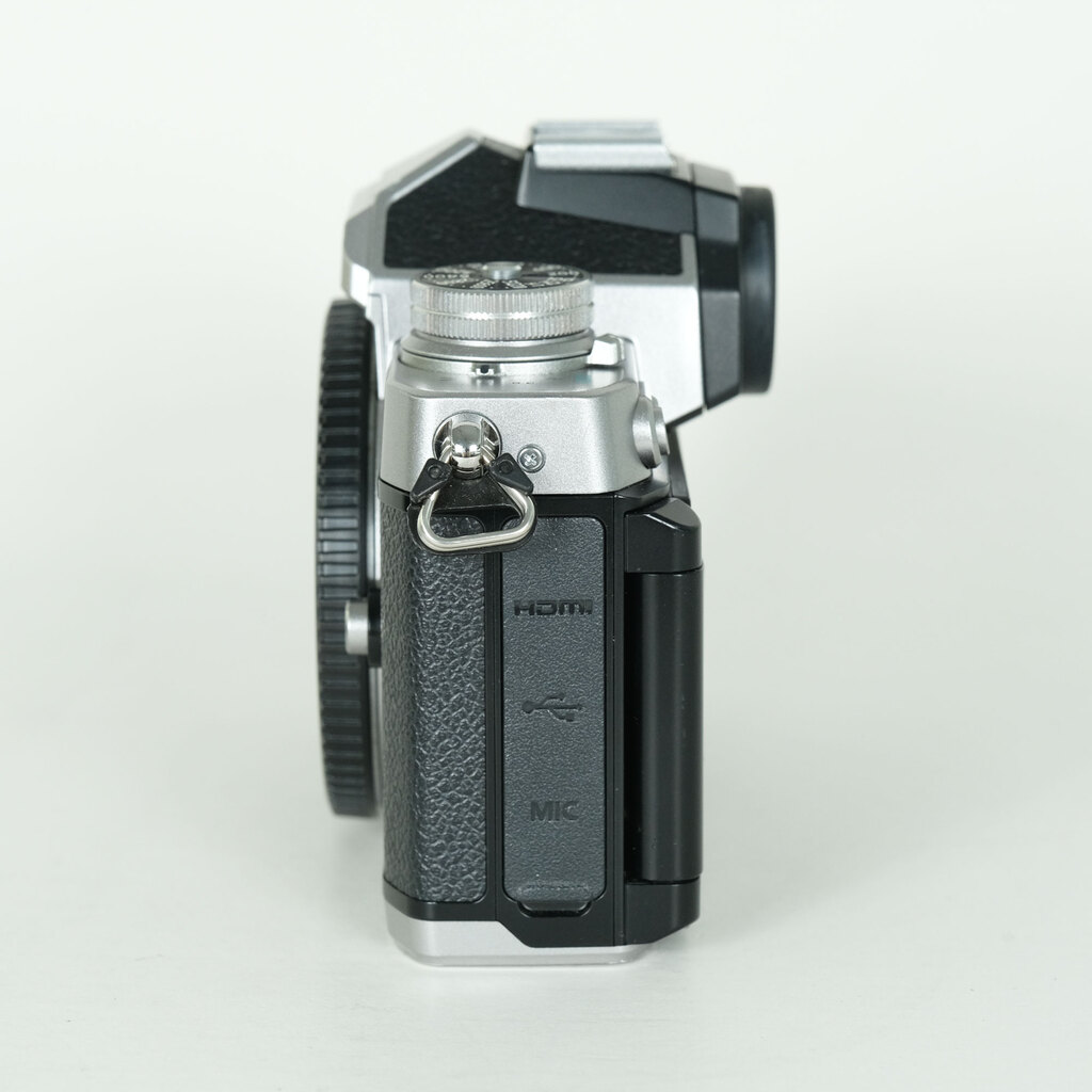 Nikon Z fc [�{�f�B �V���o�[]