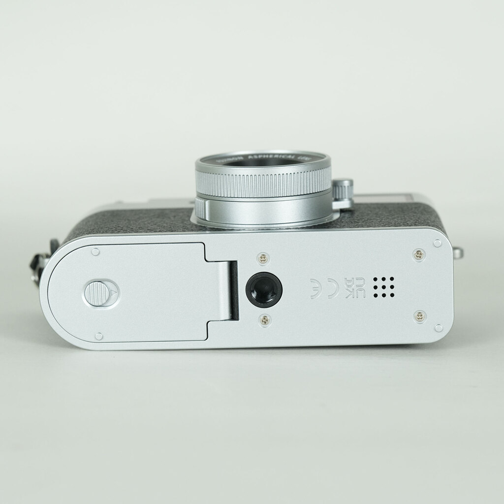 FUJIFILM X half X-HF1
