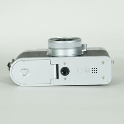 FUJIFILM X half X-HF1