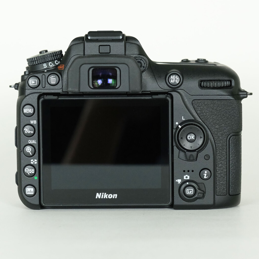 Nikon D7500