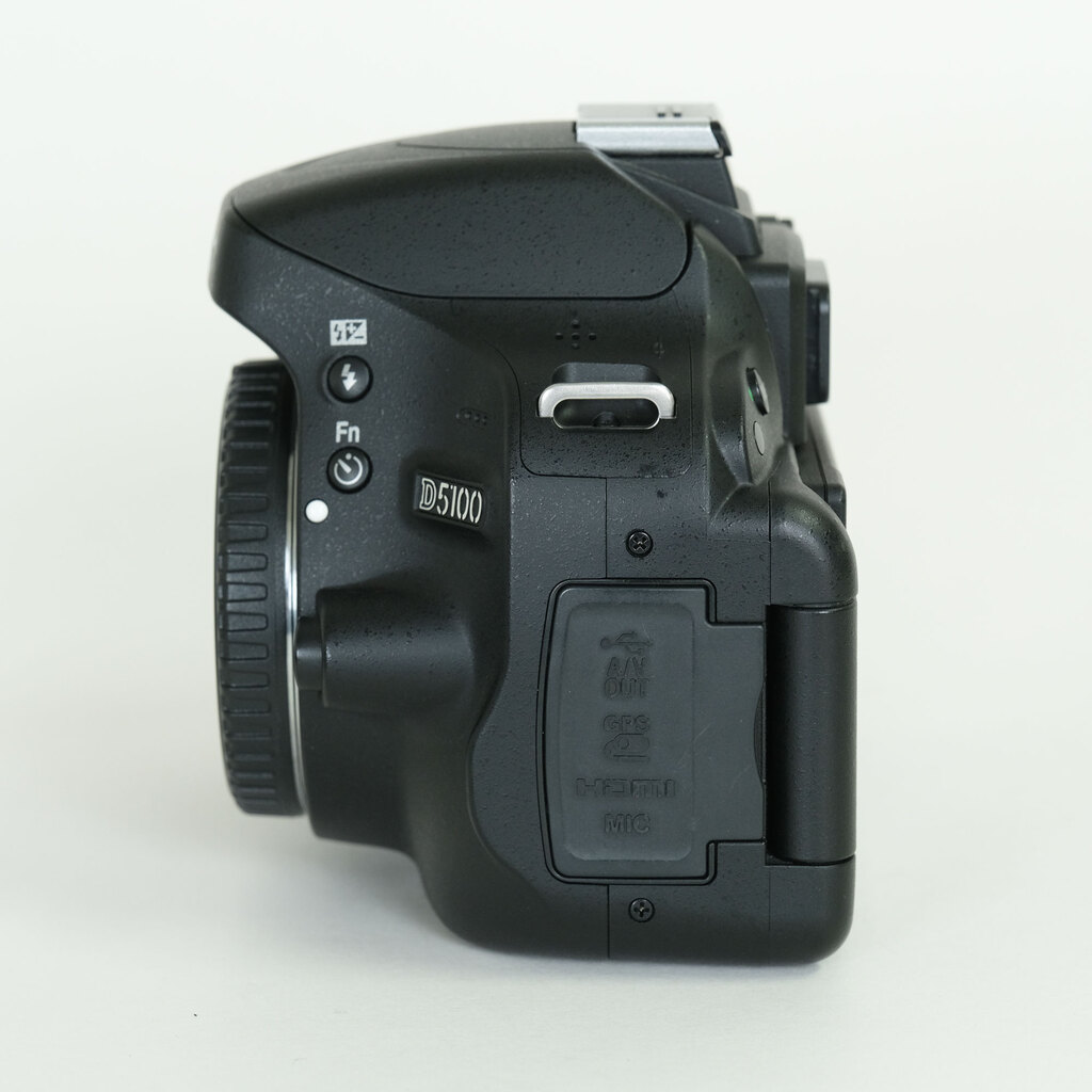 Nikon D5100 ボディ