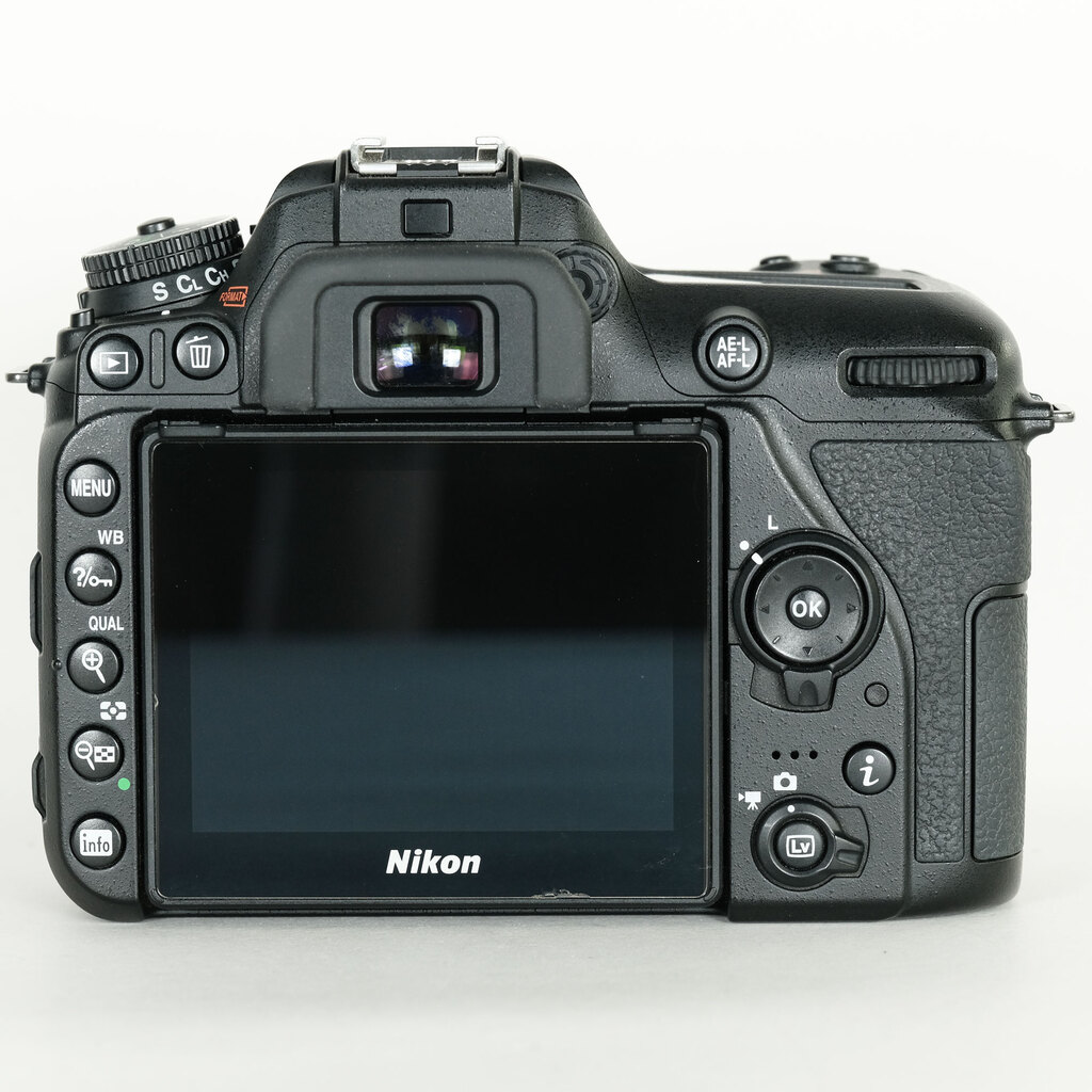 Nikon D7500
