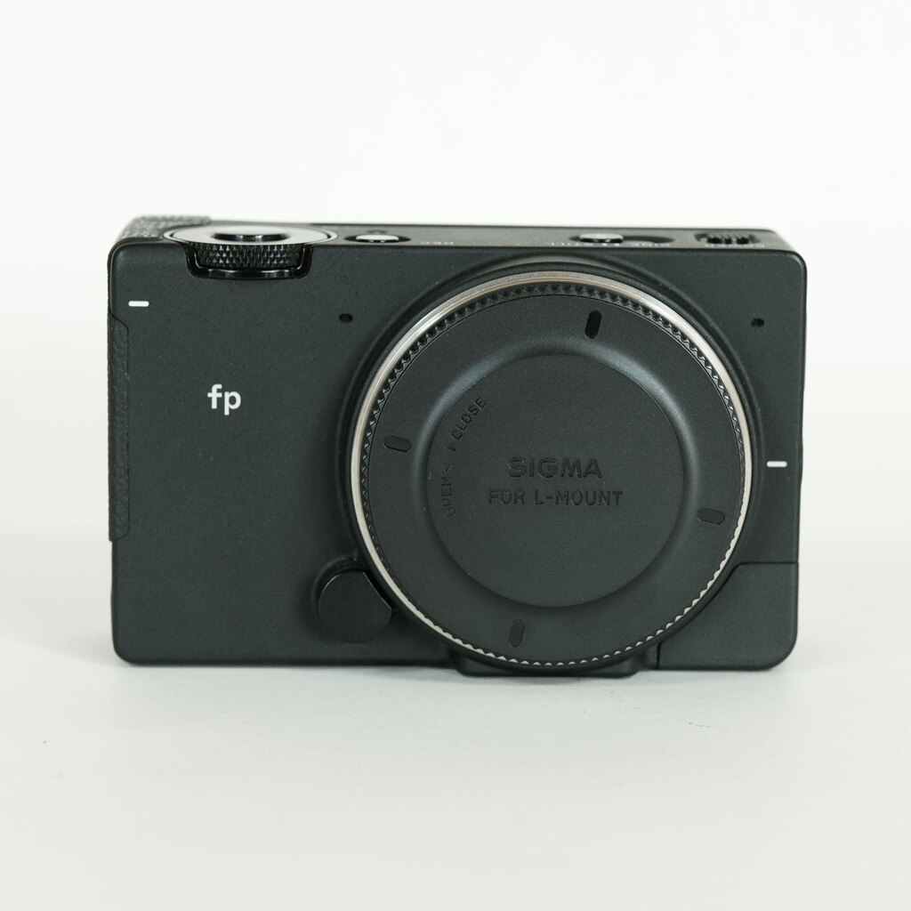 SIGMA fp ボディーのみ　多数おまけ付き SIGMA fp ボディーのみ 多数おまけ付き fp (ボディ本体のみ): デジタル