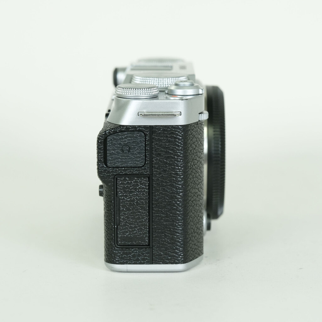 FUJIFILM X-M5