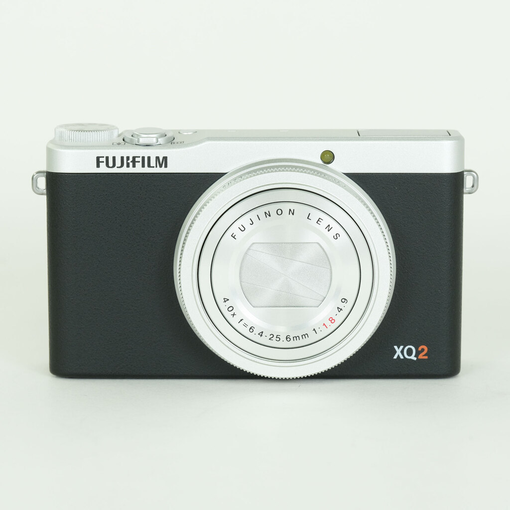 FUJIFILM XQ2 シルバー
