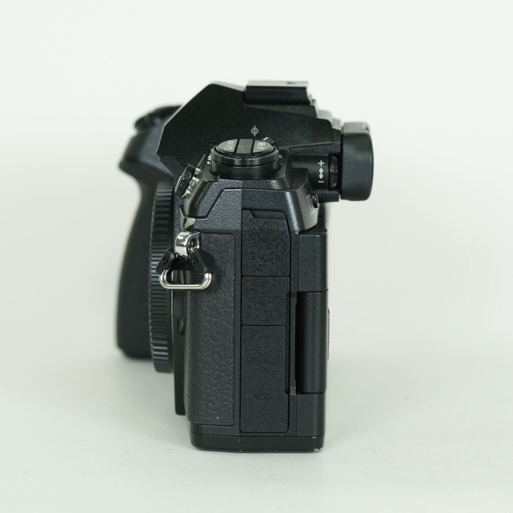 OLYMPUS OM-D E-M1 Mark II