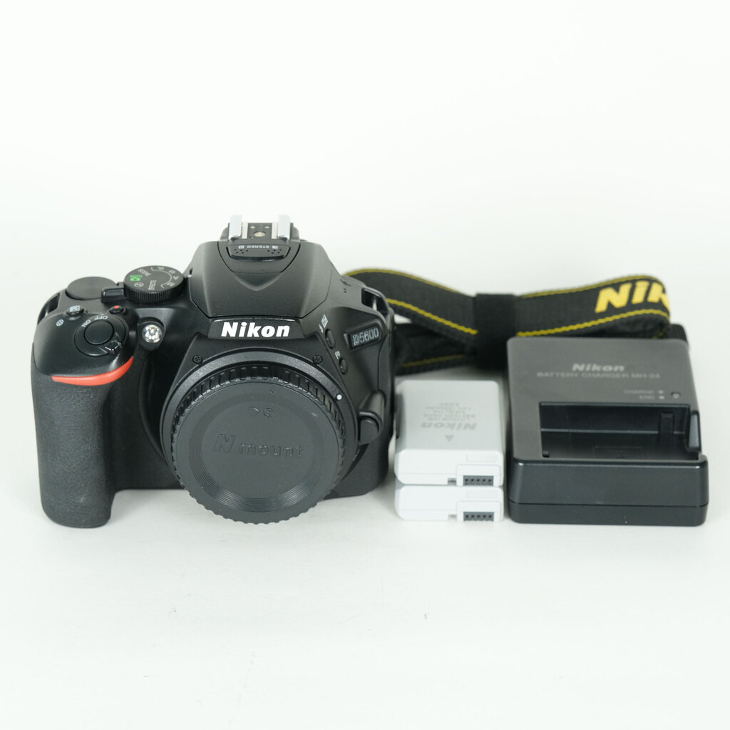 Nikon D5600の出品 | ONE SCENE（ワンシーン）