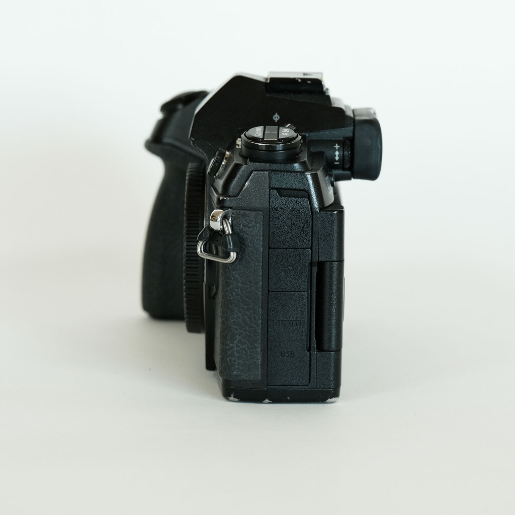 OLYMPUS OM-D E-M1 Mark II