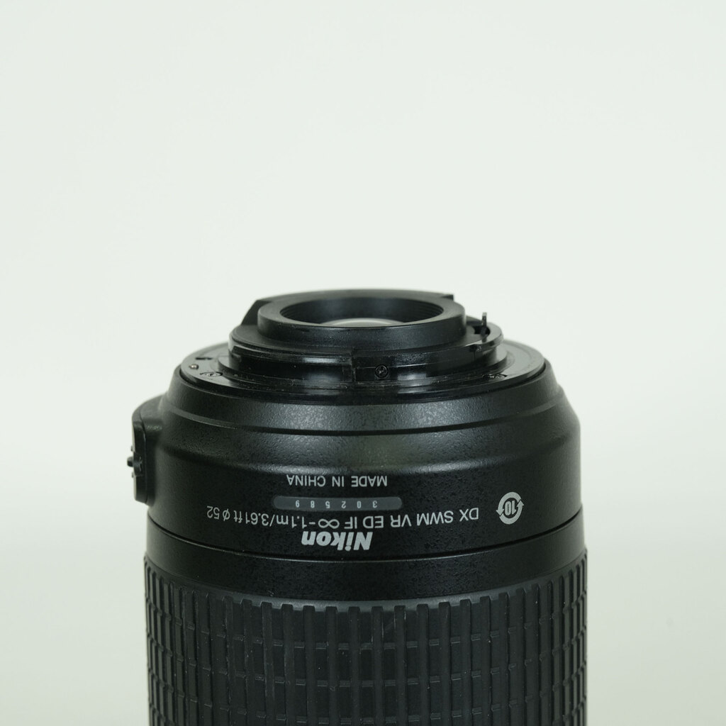 Nikon AF-S DX VR Zoom-Nikkor 55-200mm F4-5.6G IF-ED Nikon AF-S DX VR Zoom-Nikkor 55-200mm F4-5.6G IF-ED