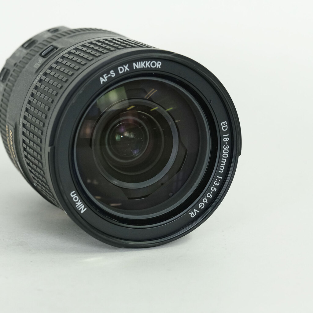 Nikon AF-S DX NIKKOR 18-300mm F3.5-5.6G ED VR