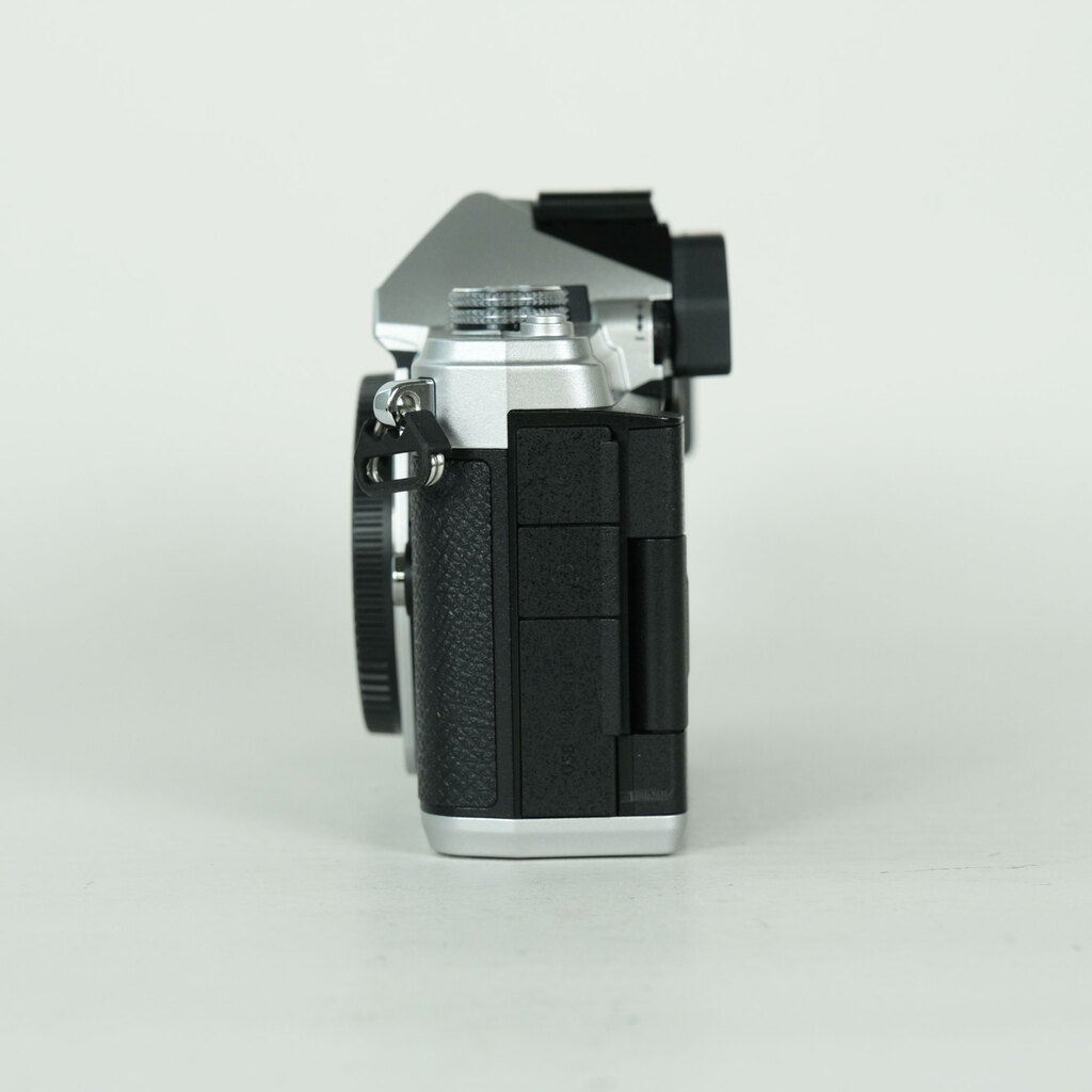 OM SYSTEM OM-3