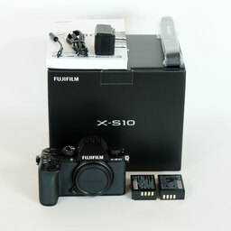 FUJIFILM X-S10