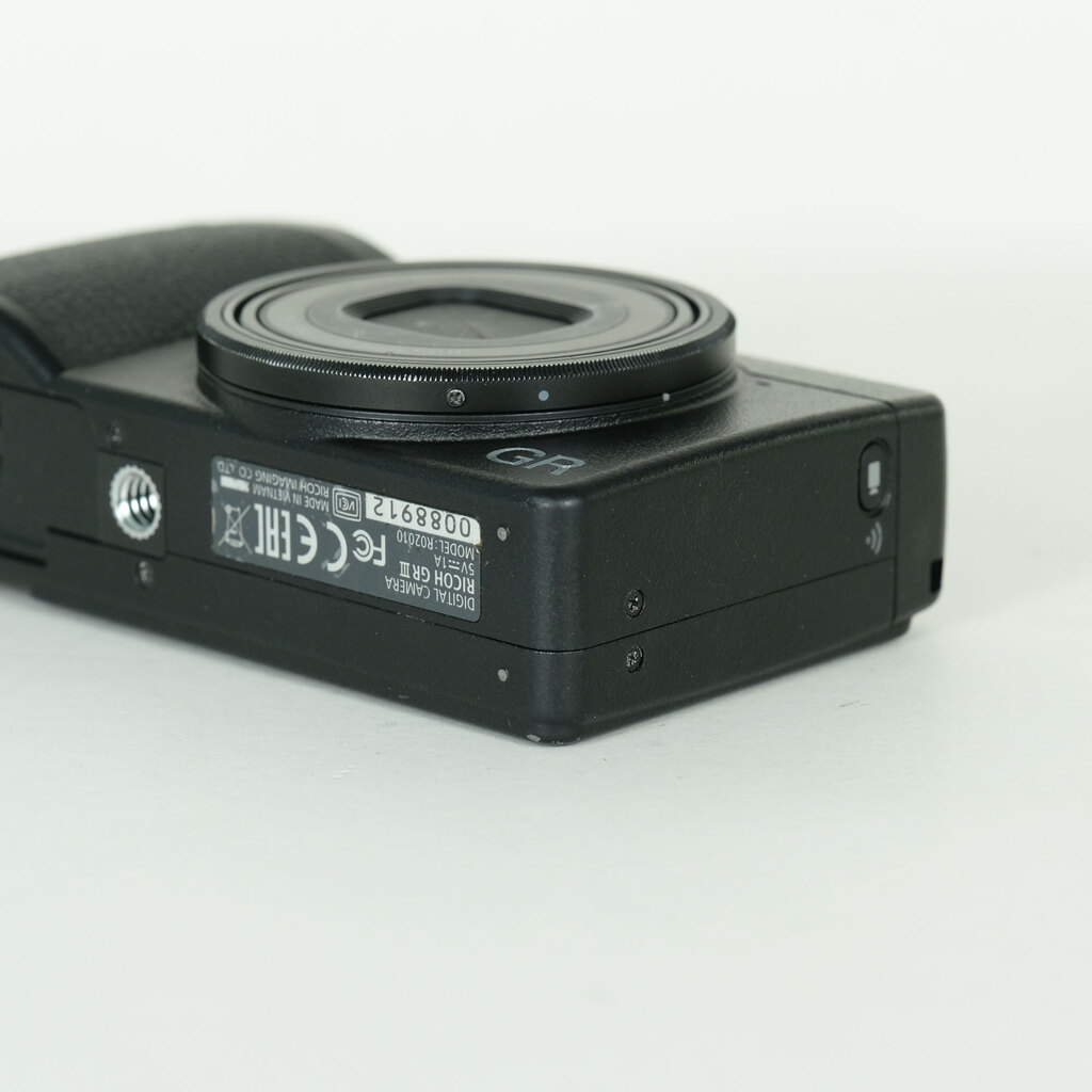 RICOH GR IIIの出品 | ONE SCENE（ワンシーン）