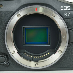 Canon EOS R7