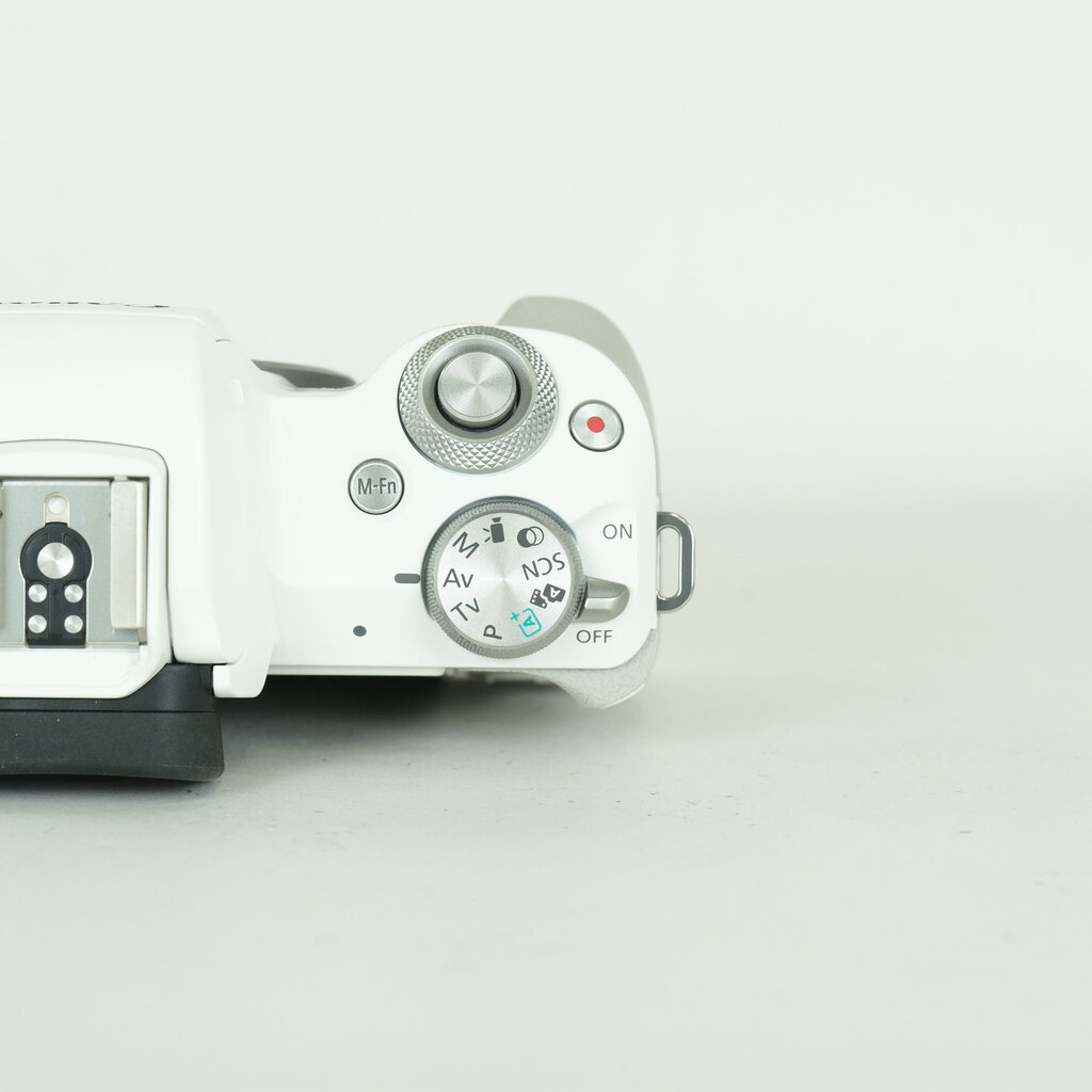 Canon EOS Kiss M2