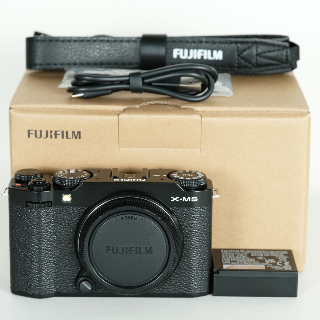 FUJIFILM X-M5 FUJIFILM X-M5