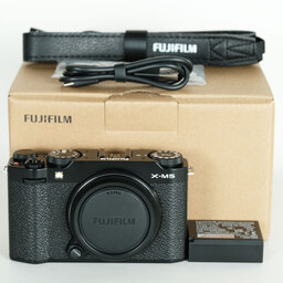 FUJIFILM X-M5 FUJIFILM X-M5
