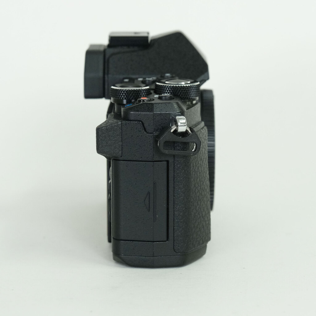 OLYMPUS OM-D E-M5 Mark II