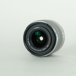 Panasonic LUMIX G VARIO 14-42mm F3.5-5.6II ASPH. MEGA O.I.S.  シルバー    H-FS1442A-S