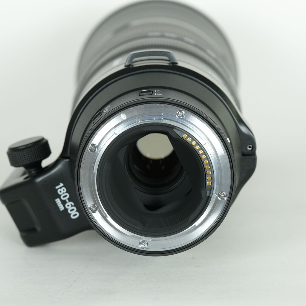 Nikon NIKKOR Z 180-600mm f/5.6-6.3 VR Nikon NIKKOR Z 180-600mm f/5.6-6.3 VR