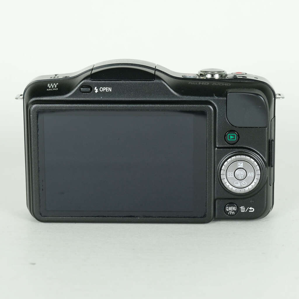 Panasonic LUMIX DMC-GF3-K �{�f�B �G�X�v���u���b�N