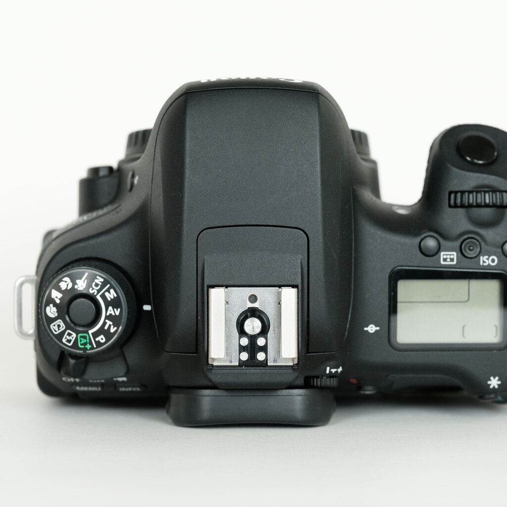 Canon EOS 8000D Canon EOS 8000D