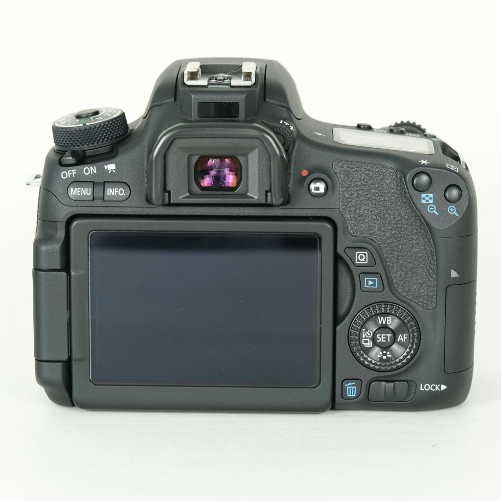 Canon EOS 8000D
