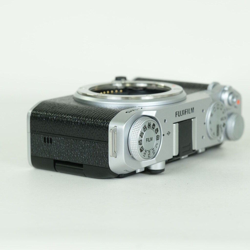 FUJIFILM X-M5