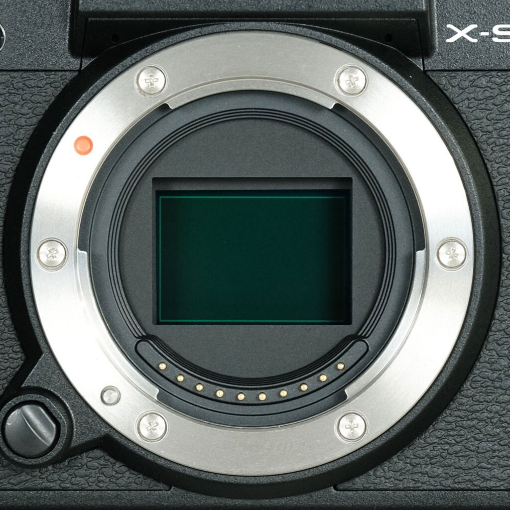FUJIFILM X-S20