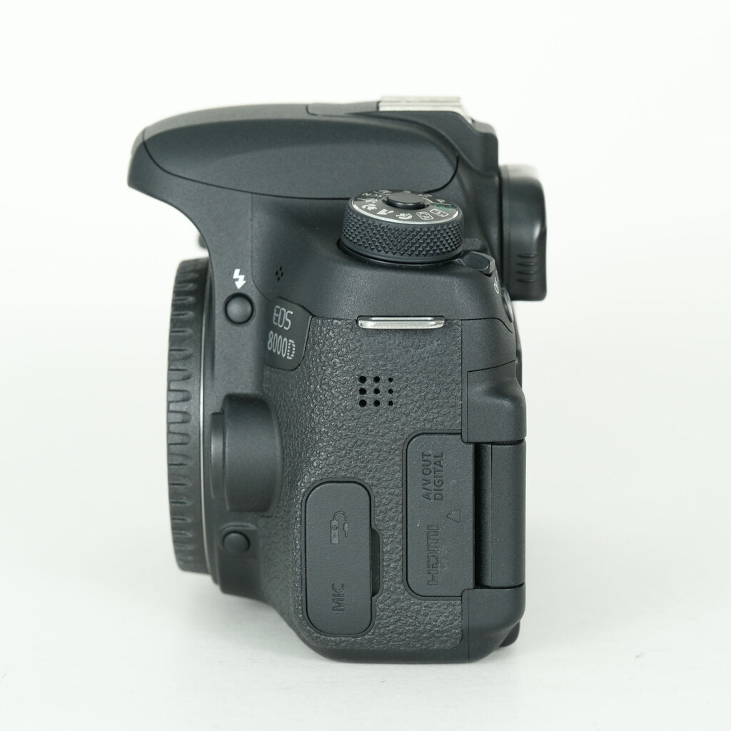 Canon EOS 8000D