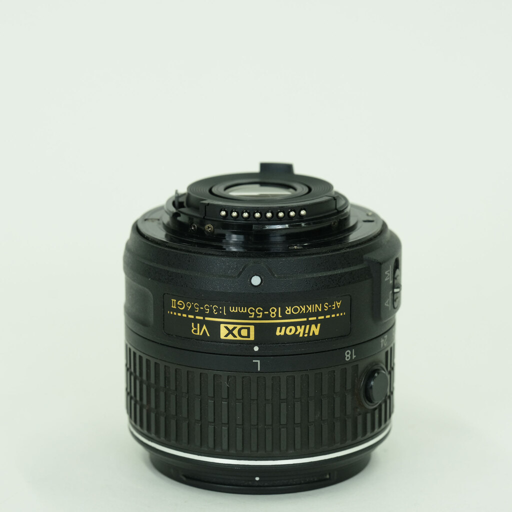 Nikon AF-S DX NIKKOR 18-55mm f3.5-5.6G VR II Nikon AF-S DX NIKKOR 18-55mm f3.5-5.6G VR II