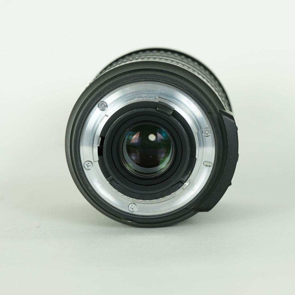 Nikon AF-S DX NIKKOR 18-200mm F3.5-5.6G ED VR II Nikon AF-S DX NIKKOR 18-200mm F3.5-5.6G ED VR II