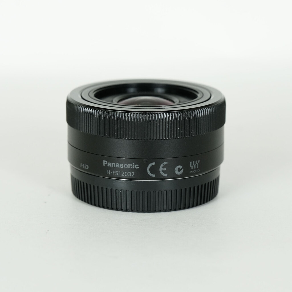 Panasonic LUMIX G VARIO 12-32mm / F3.5-5.6 ASPH. / MEGA O.I.S.