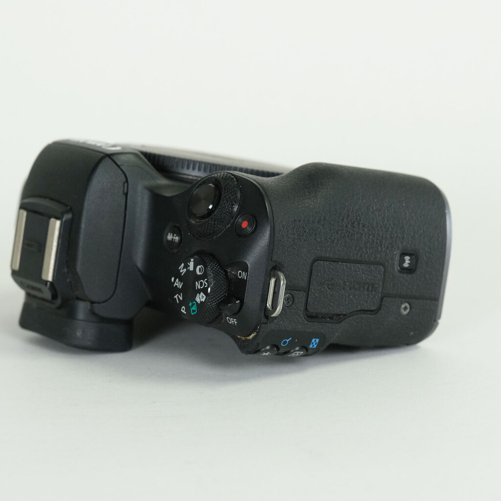 Canon EOS Kiss M Canon EOS Kiss M