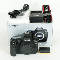 Canon EOS 5D Mark IV