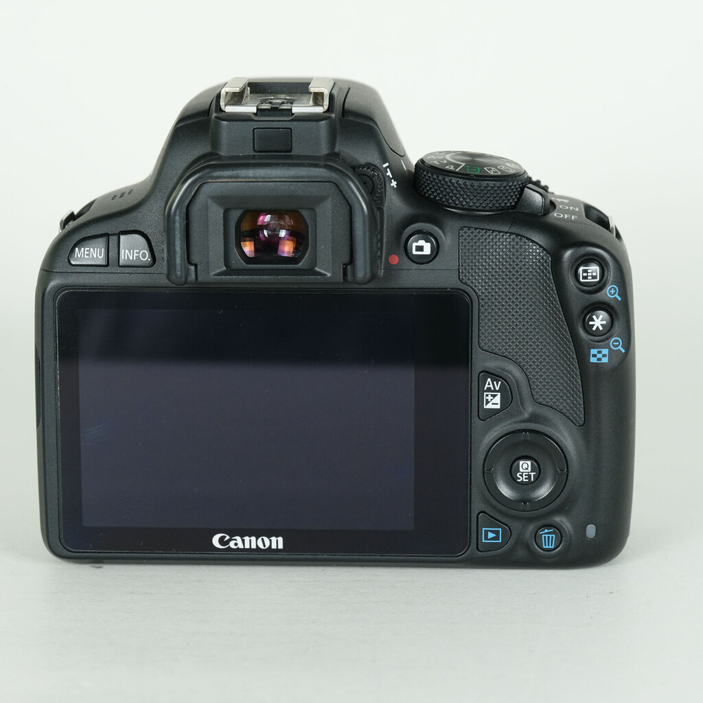 Canon EOS Kiss X7