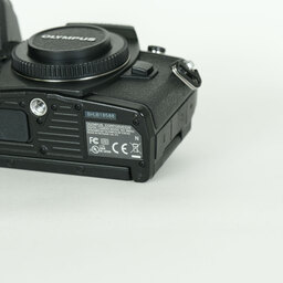 OLYMPUS OM-D E-M1 Mark II