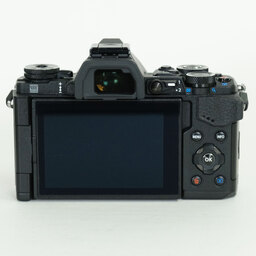 OLYMPUS OM-D E-M5 Mark II