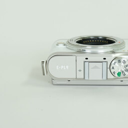 OLYMPUS PEN E-PL9