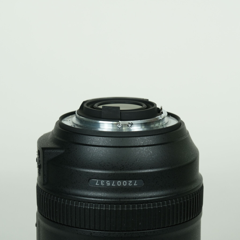 Nikon AF-S DX NIKKOR 18-300mm F3.5-5.6G ED VR Nikon AF-S DX NIKKOR 18-300mm F3.5-5.6G ED VR